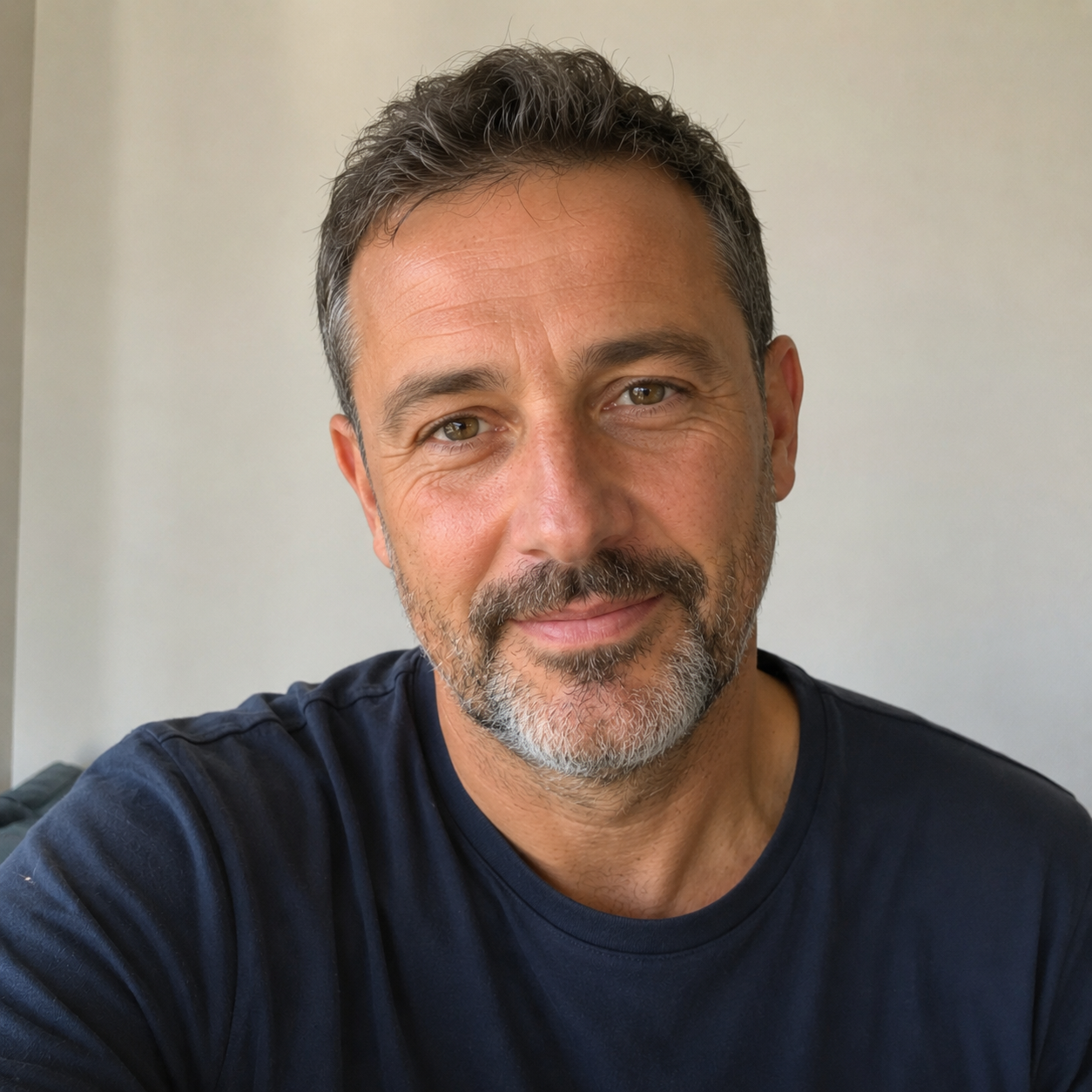 <strong>Daniel R.</strong>